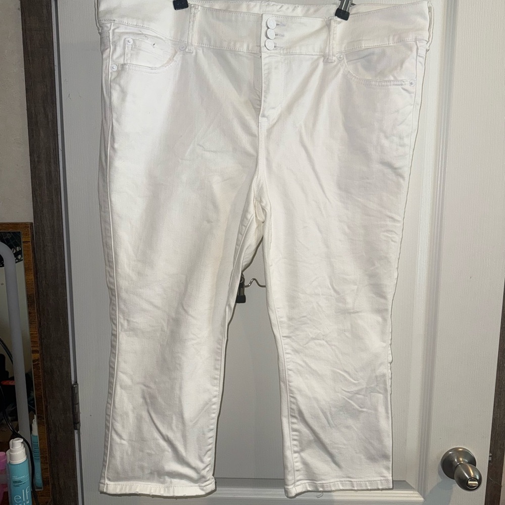 Torrid White Crop Jegging